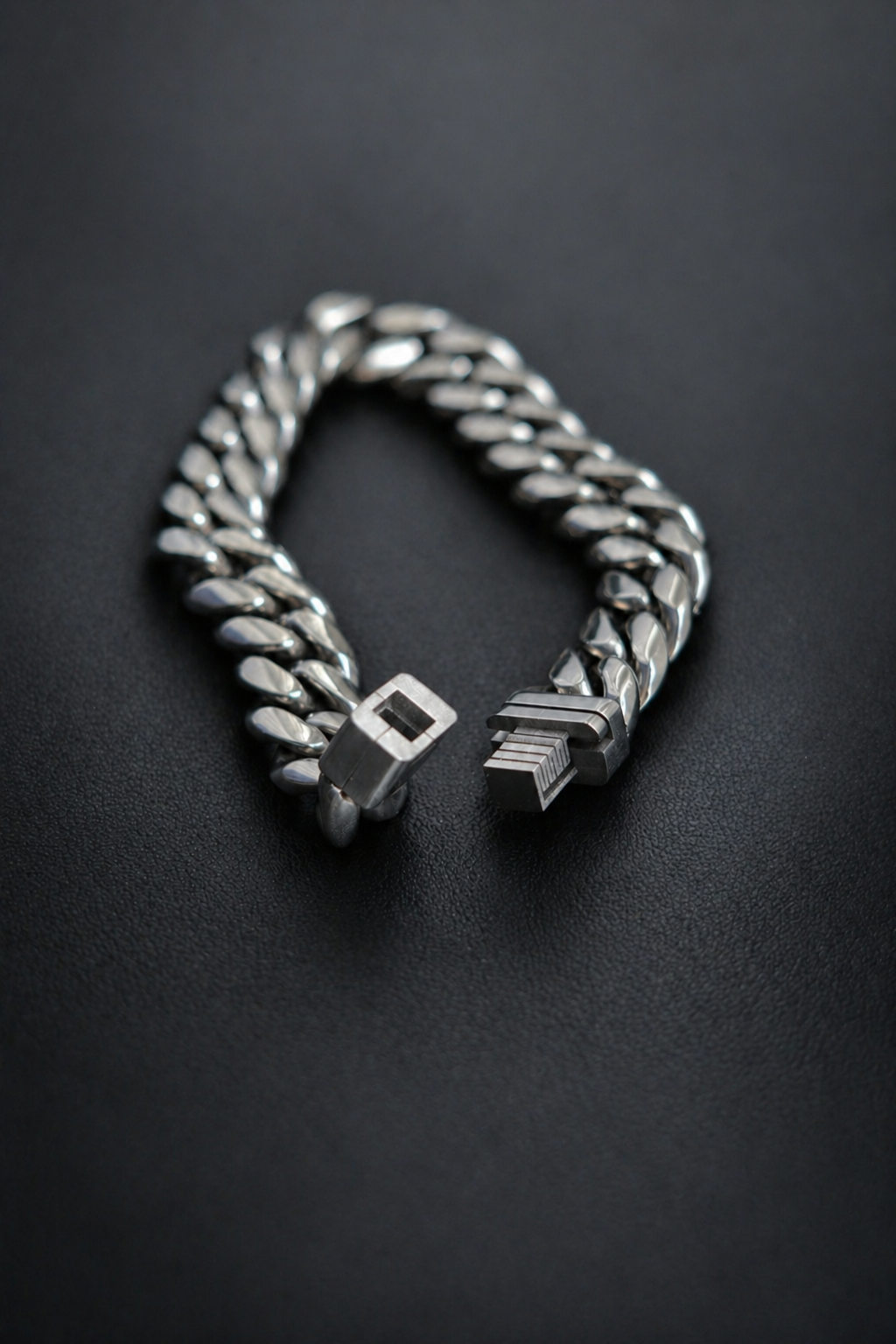 PRECISION-BUILT DETAILS.